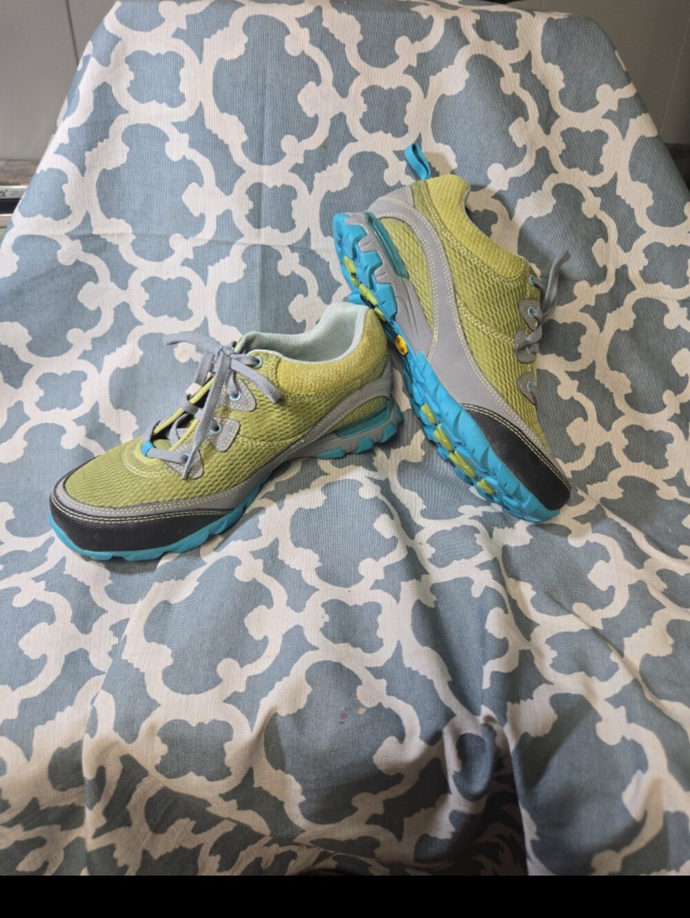 Basically NEW Ahnu Sugarpine Low Waterproof Hiking Shoes Women's Size 6.5